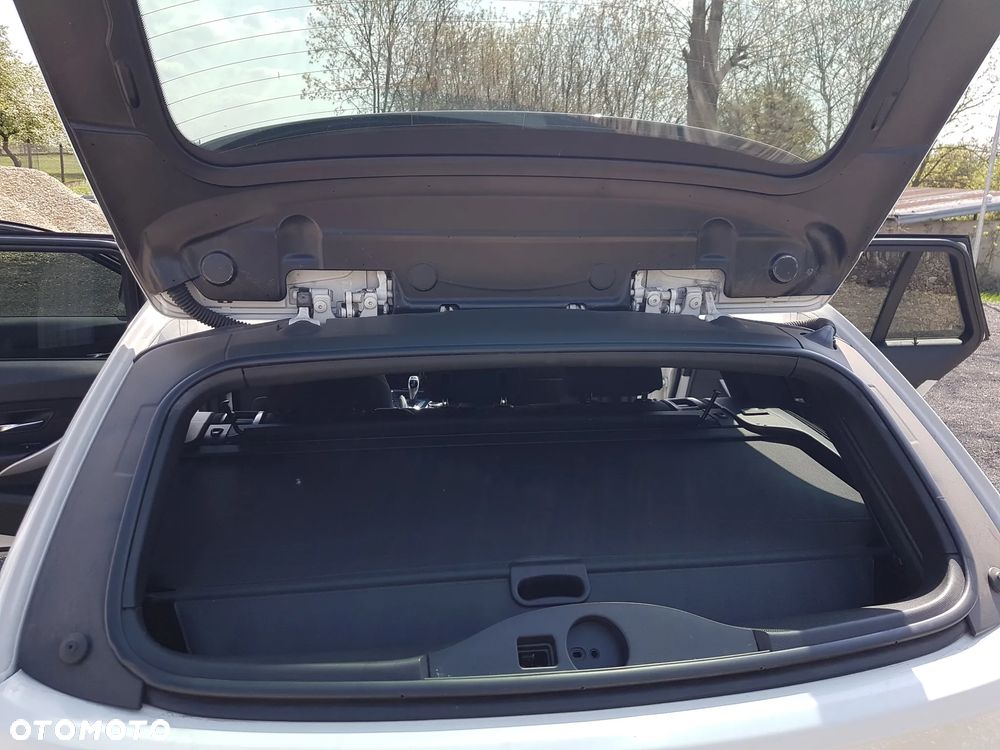 BMW Seria 3 330d Touring xDrive Sport-Aut Sport Line - 21