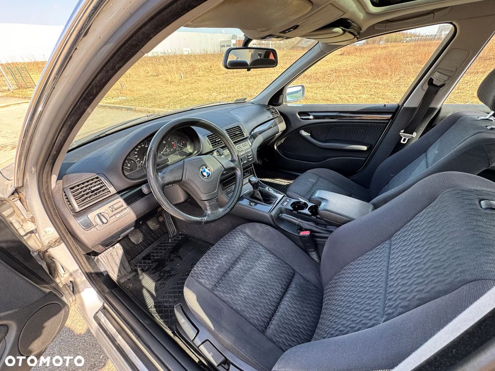 BMW Seria 3 323i - 12