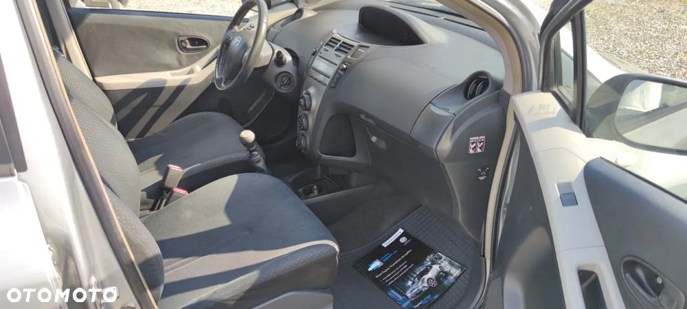 Toyota Yaris 1.3 VVT-i Sol - 8