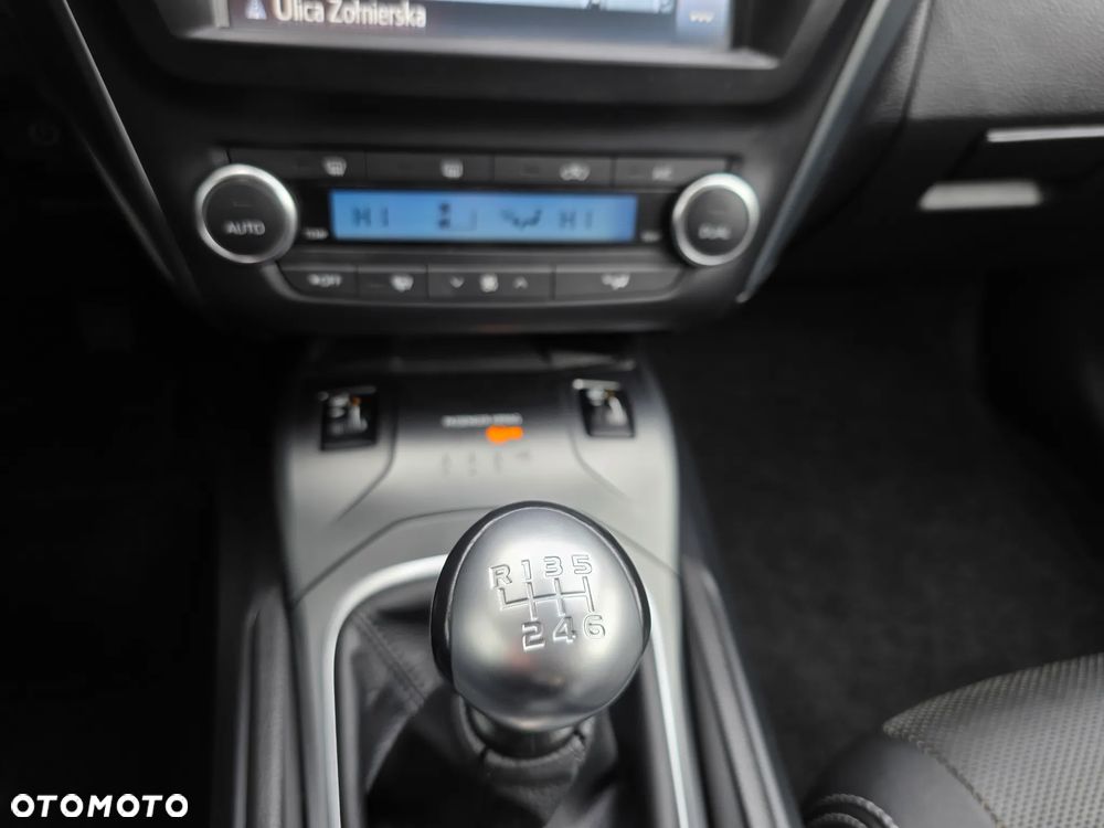 Toyota Avensis 1.8 Prestige - 35