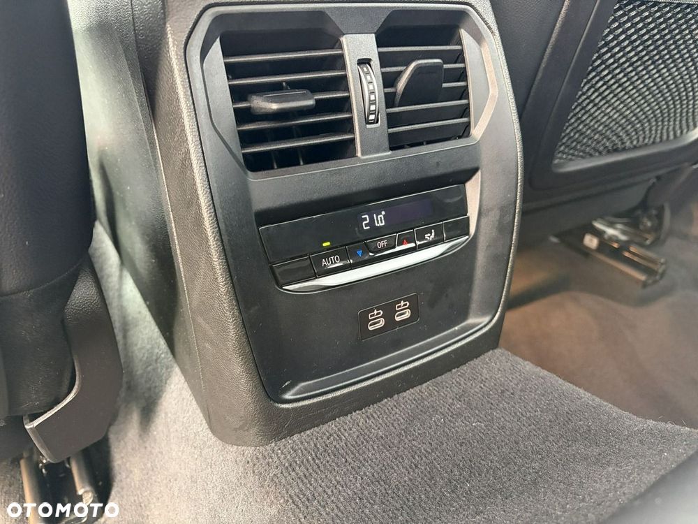 BMW Seria 3 318i M Sport - 24