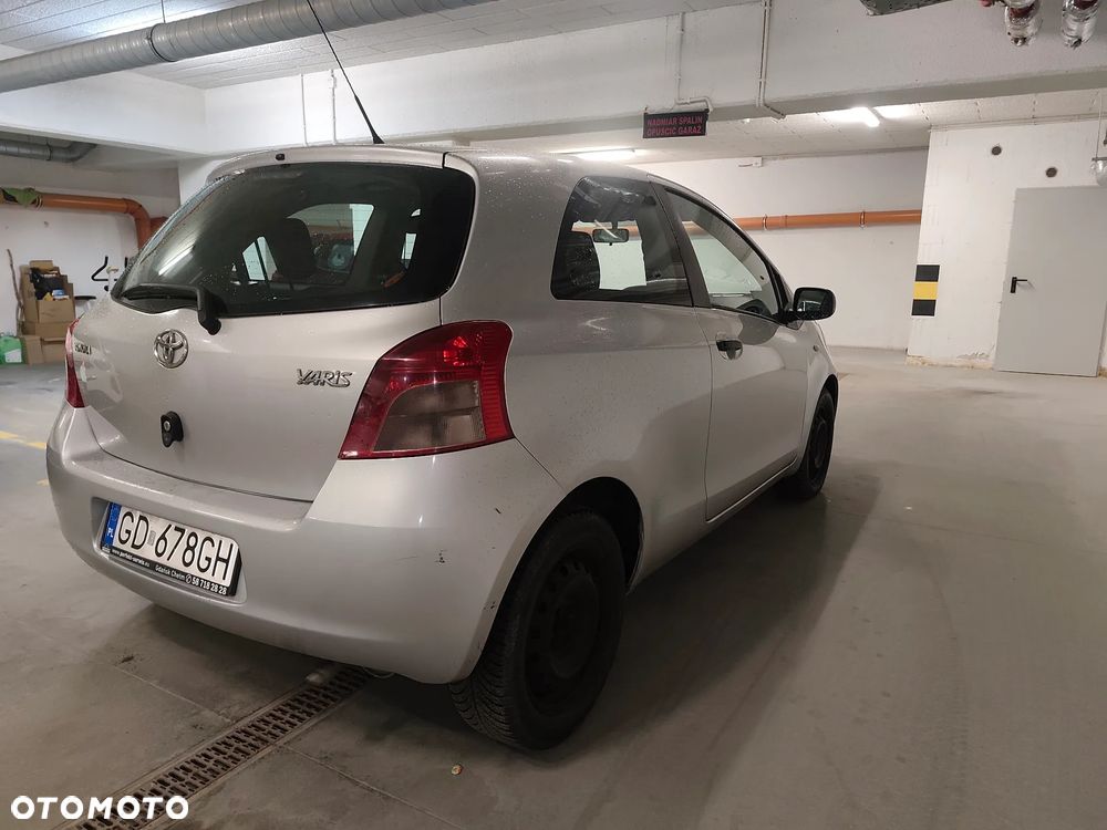 Toyota Yaris 1.3 Luna A/C - 3