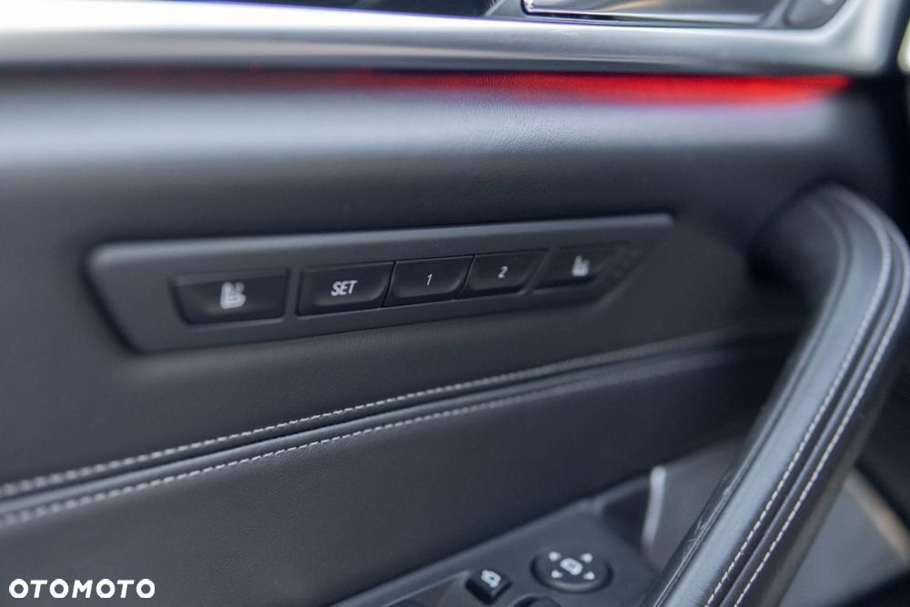 BMW Seria 5 M550i xDrive sport - 23