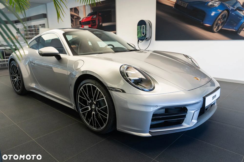 Porsche 911 Carrera - 8