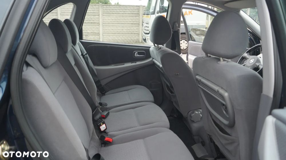 Nissan Almera Tino 1.8 Visia - 13