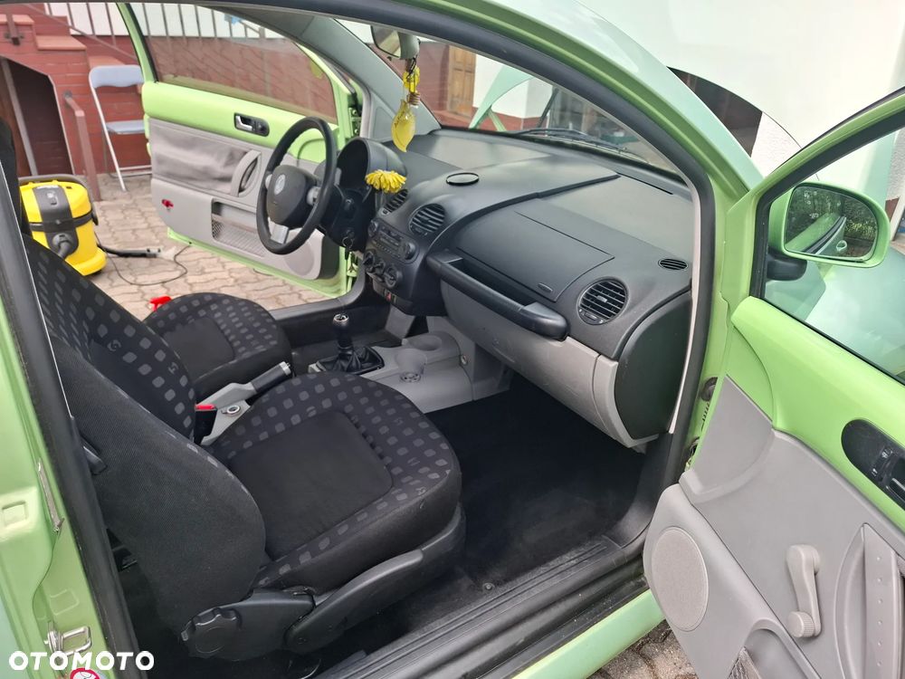 Volkswagen New Beetle - 9