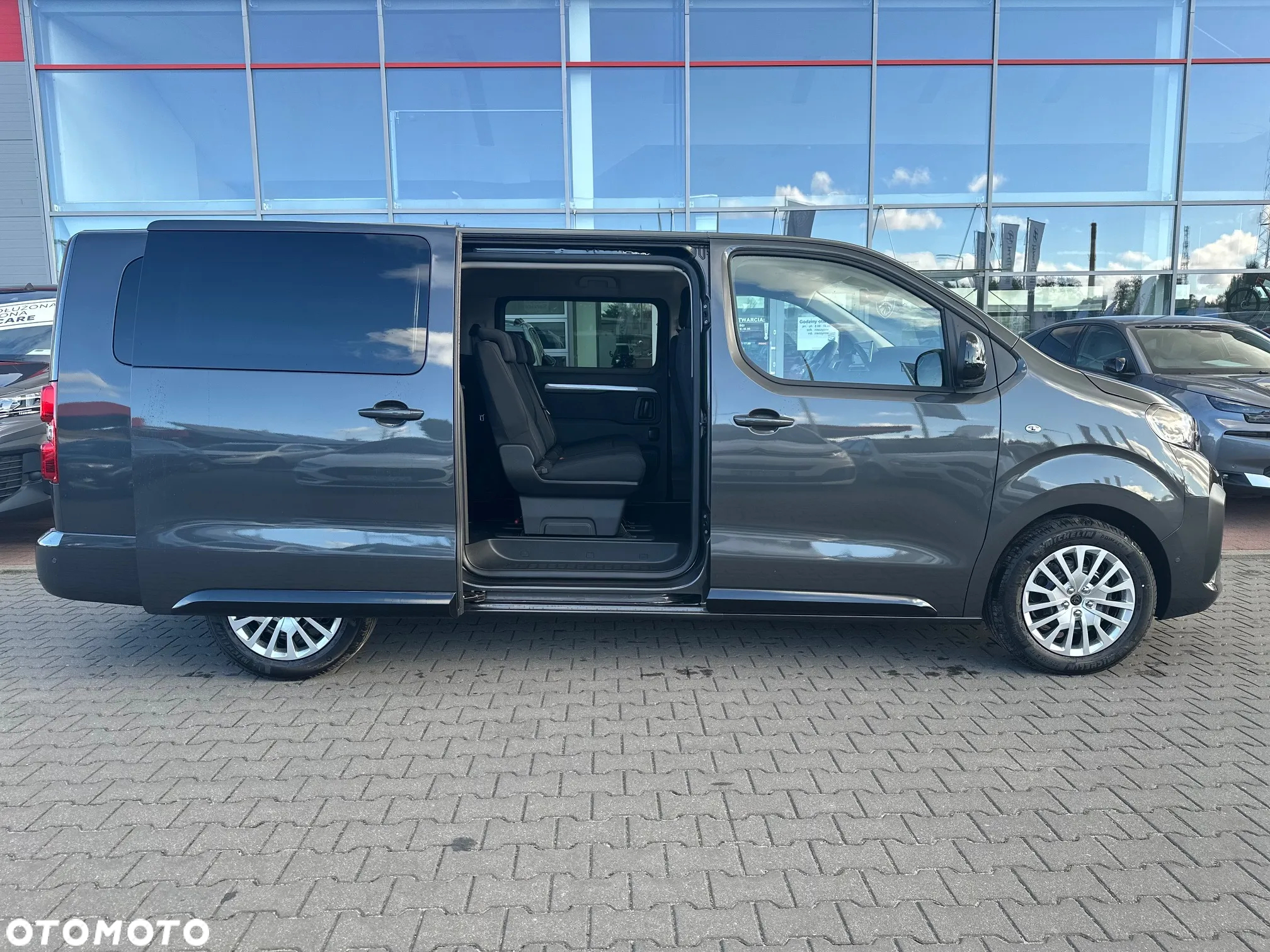 Peugeot Traveller - 6