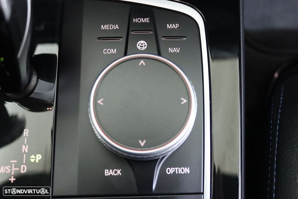 BMW 116 d Pack Desportivo M Auto - 32