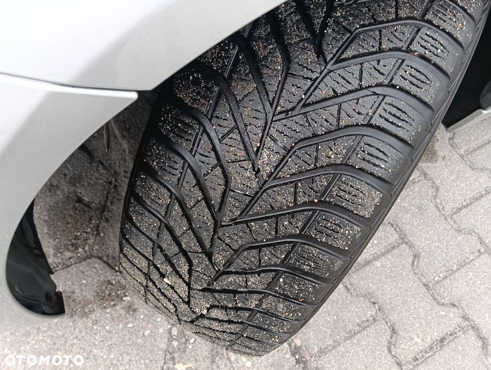 BMW Seria 3 318d DPF Edition Sport - 27