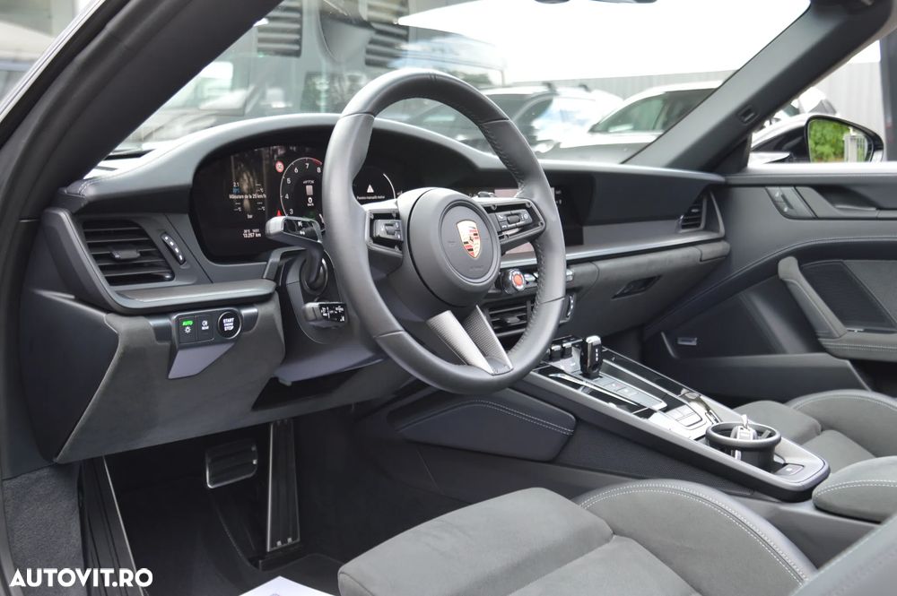 Porsche 911 Targa 4 GTS PDK - 7