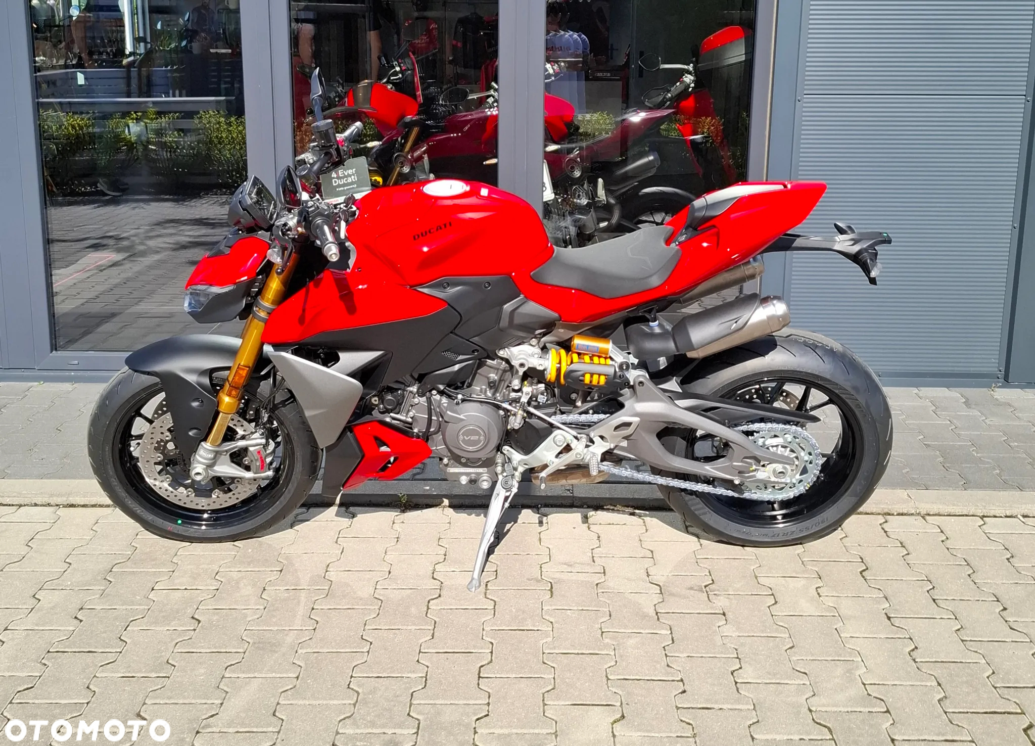 Ducati Streetfighter V2 - 4