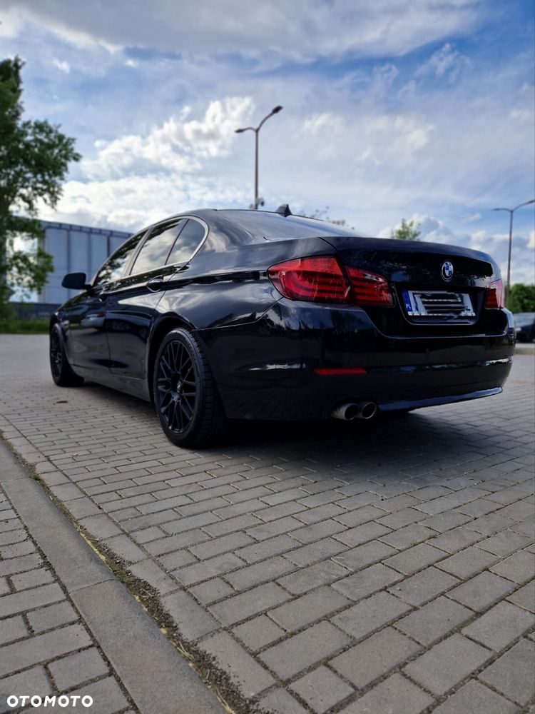 BMW Seria 5 525d xDrive - 4