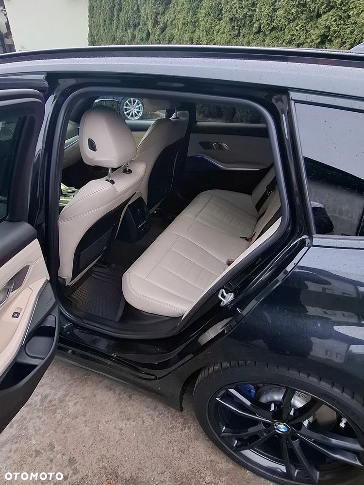 BMW Seria 3 330i - 5