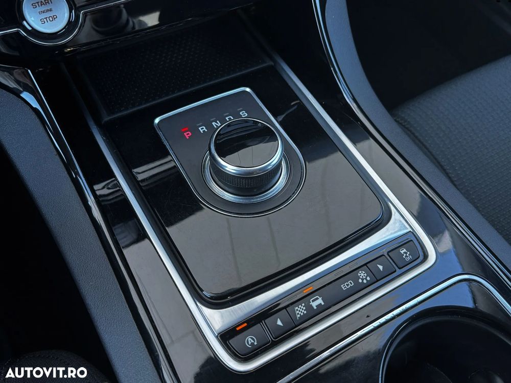 Jaguar XE 2.0 Prestige - 15