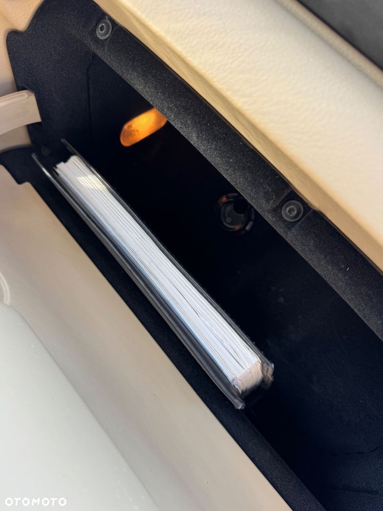 Volkswagen Passat 1.9 TDI Highline - 24