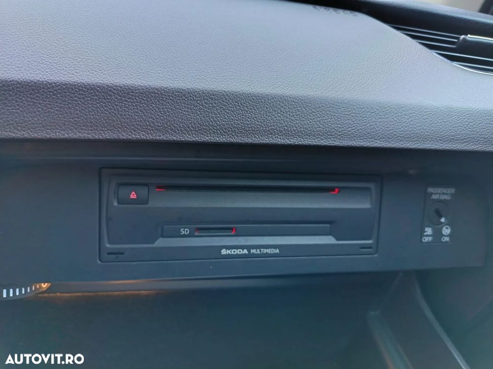 Skoda Octavia Combi 2.0 TDI DSG L&K - 23