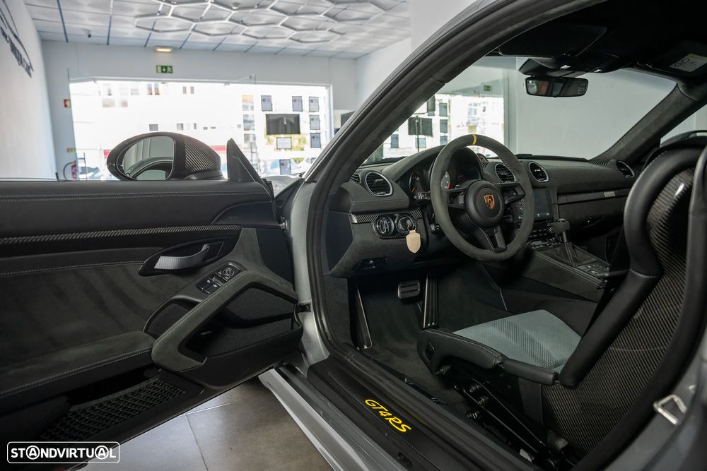 Porsche 718 Cayman GT4 RS - 25