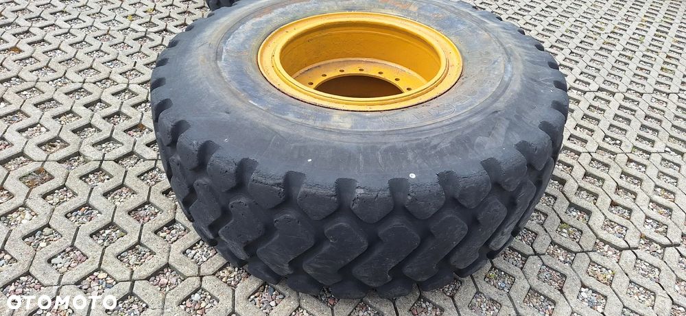 Koło 20,5 R 25 Case 821 B - 4