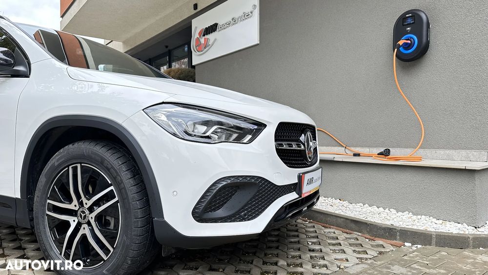Mercedes-Benz GLA - 25