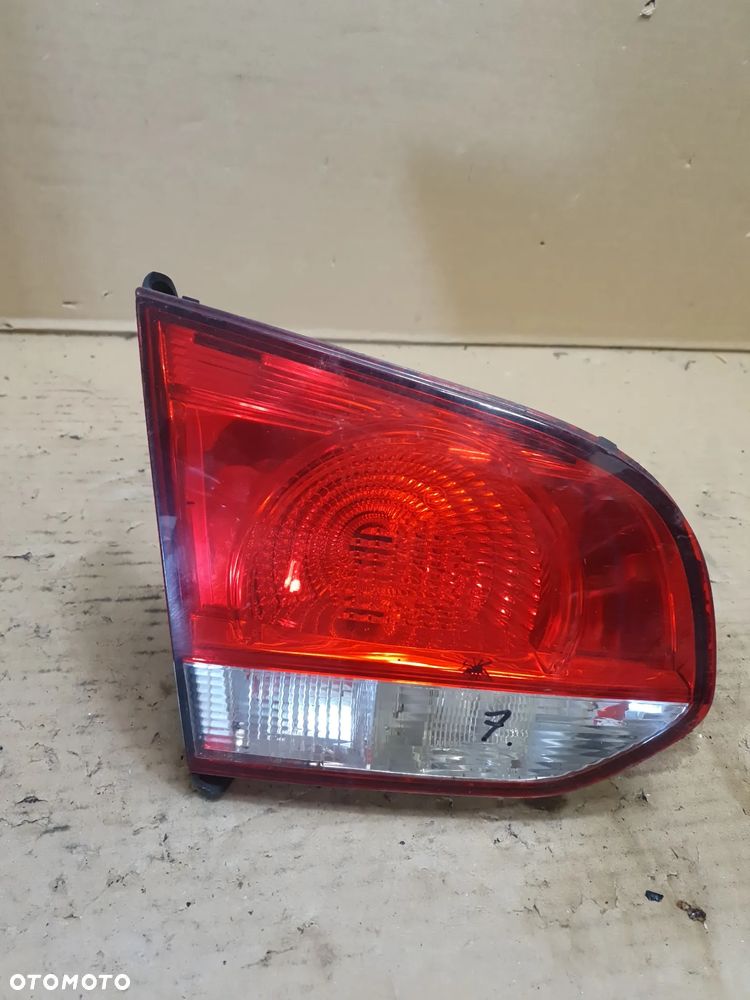 LAMPA LEWA W KLAPE VOLKSWAGEN GOLF VI 6 - 1