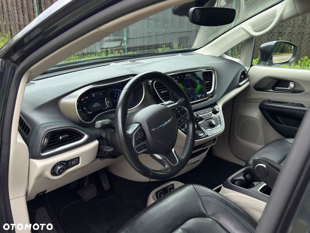 Chrysler Pacifica - 25