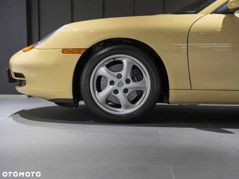 Porsche 911 Carrera - 10