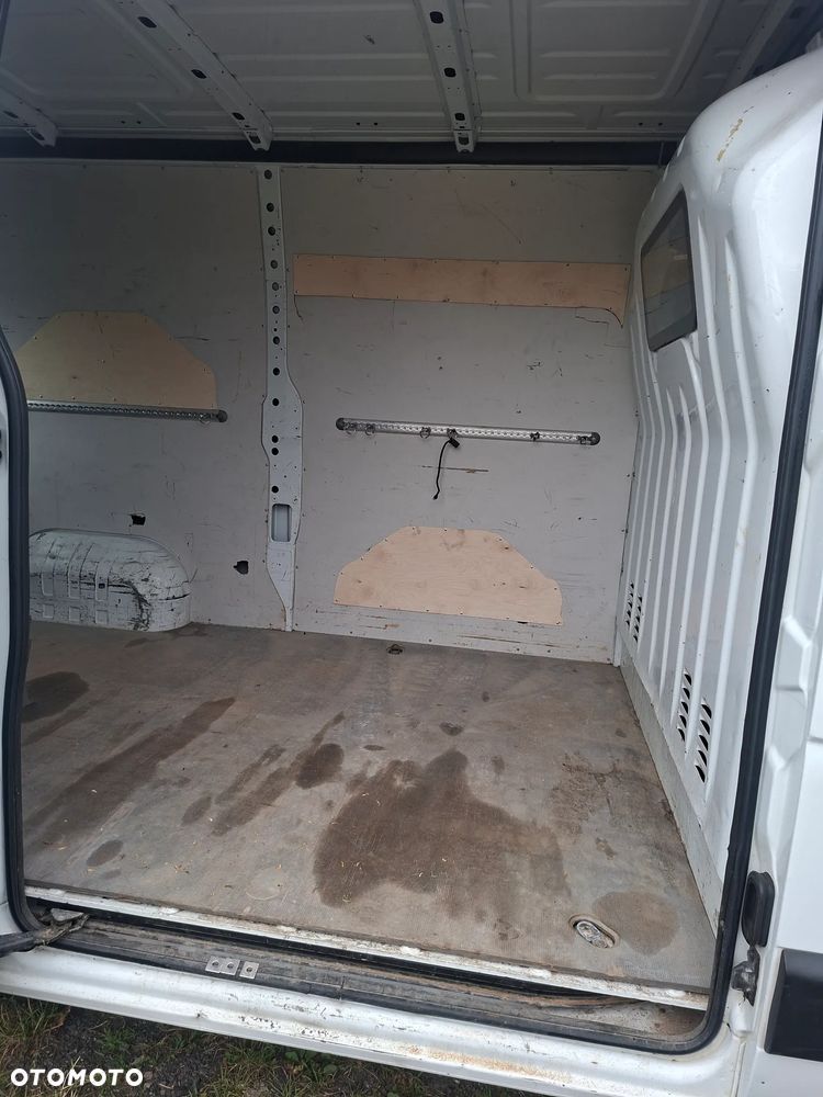 Nissan NV400 - 11