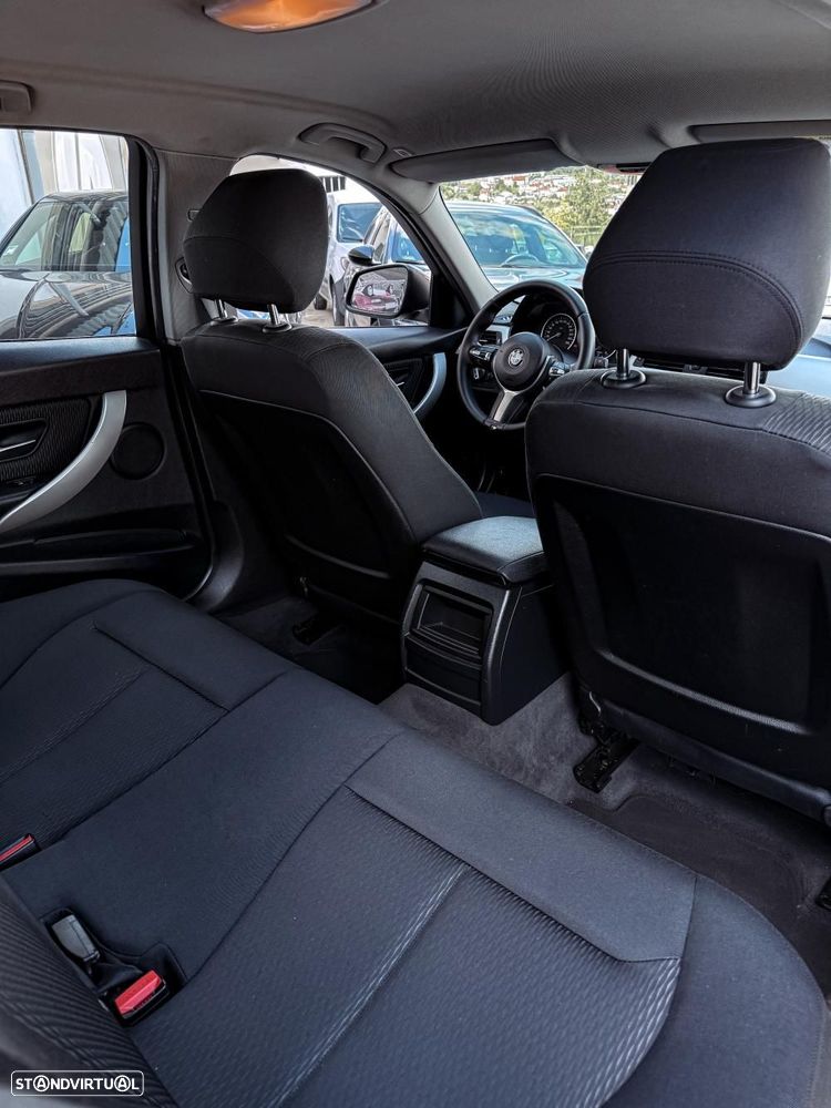 BMW 320 d Line Sport - 10