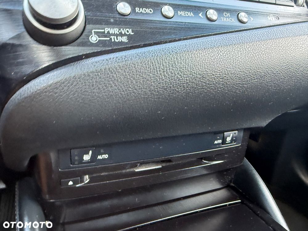 Lexus ES 300h Business Edition + - 39