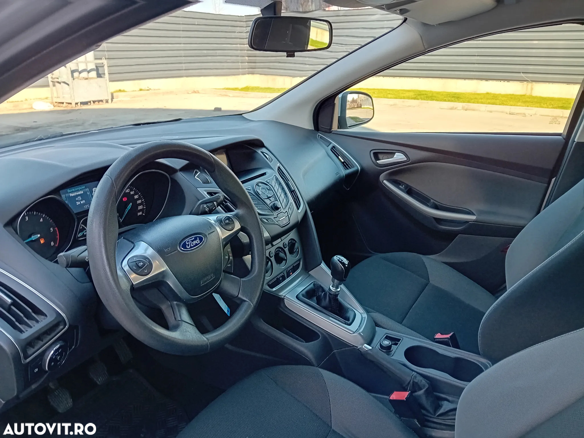 Ford Focus Turnier 1.6 TDCi DPF Start-Stopp-System SYNC Edition - 9