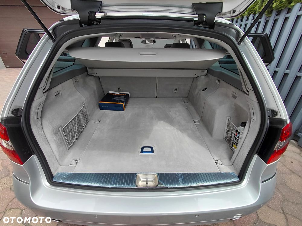 Mercedes-Benz Klasa E 300 CDI DPF BlueEFFICIENCY 7G-TRONIC Elegance - 11