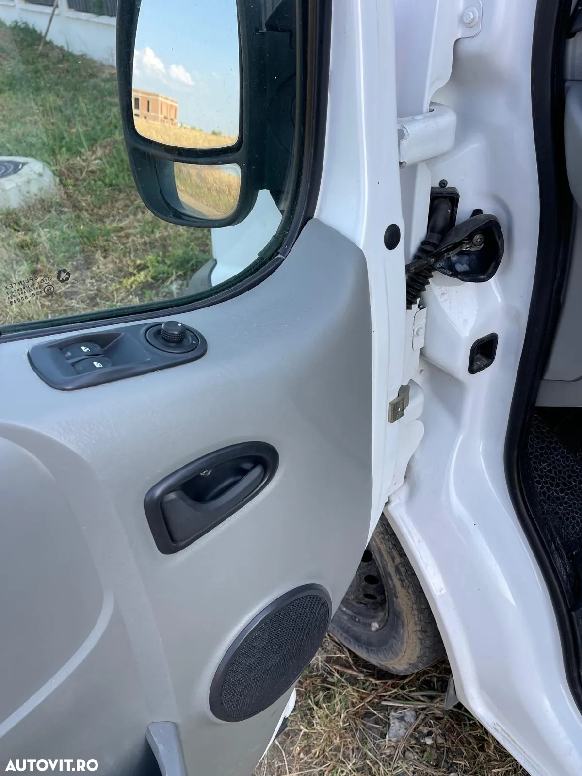 Opel Vivaro - 8