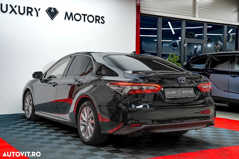 Toyota Camry Luxury - 7