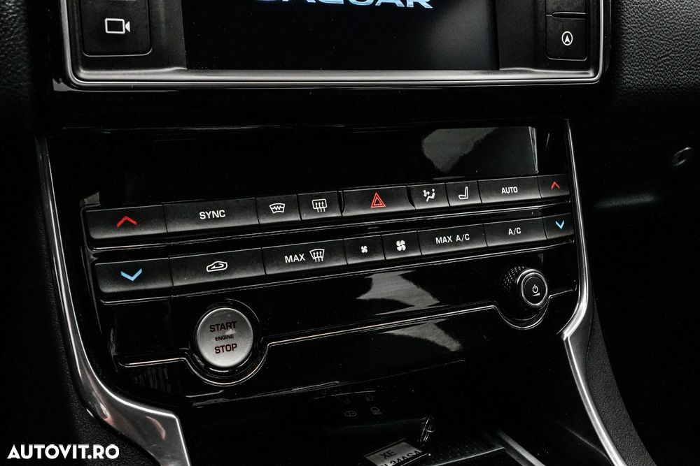 Jaguar XE 2.0 Prestige - 19