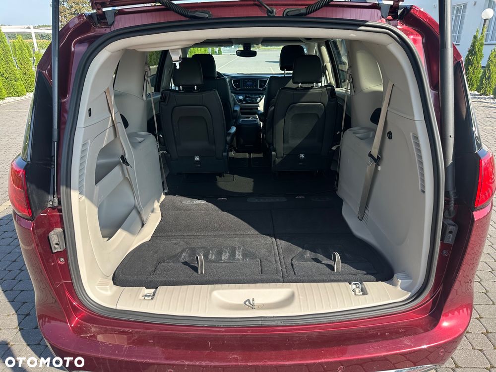 Chrysler Pacifica - 12