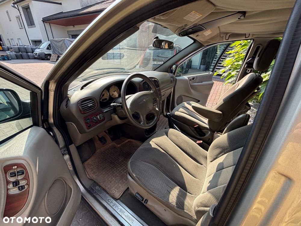 Chrysler Grand Voyager - 16
