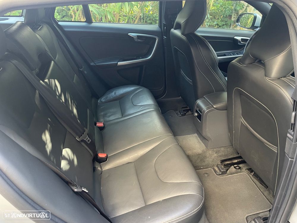 Volvo V60 D4 Geartronic Momentum - 9