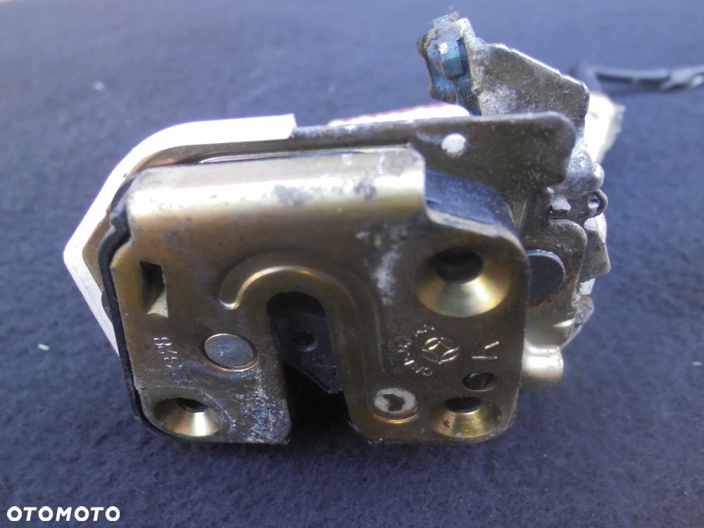 ZAMEK DRZWI CENTRALNY PRAWY TYŁ NISSAN X-TRAIL T30 805524U300 - 2