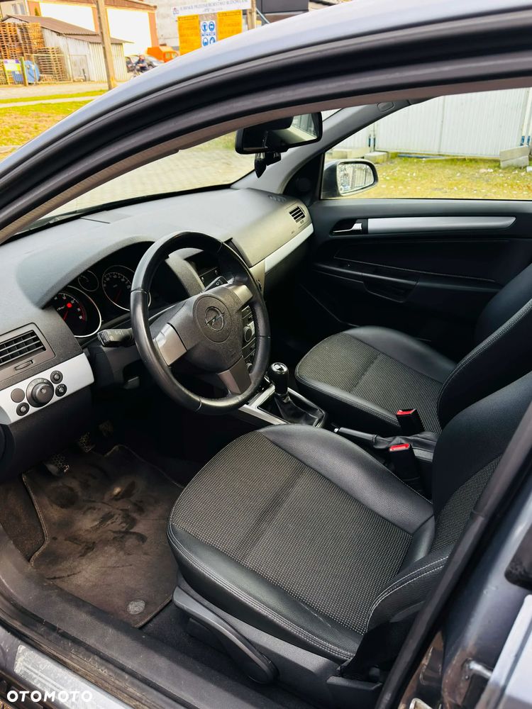 Opel Astra 1.6 Essentia - 11