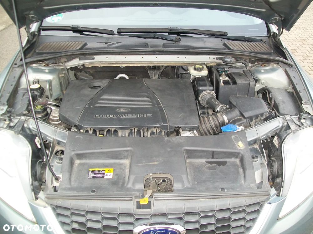 Ford Mondeo 2.0 Ghia - 10