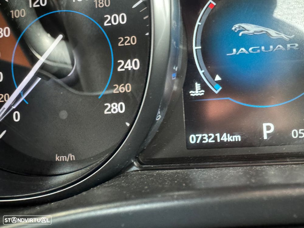 Jaguar XE 20t Prestige - 10