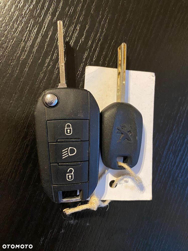 Peugeot 2008 BlueHDi FAP 120 STOP & START Allure - 19