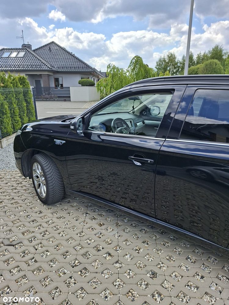 Mitsubishi Outlander 2.0 4WD - 5