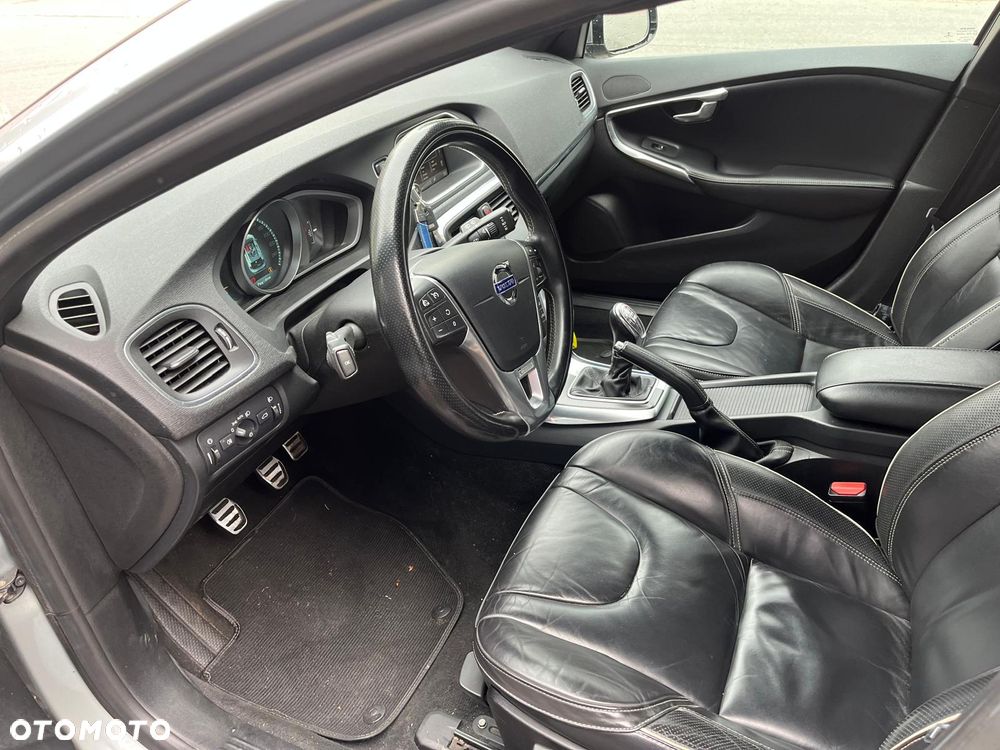 Volvo V40 D2 R-Design - 10