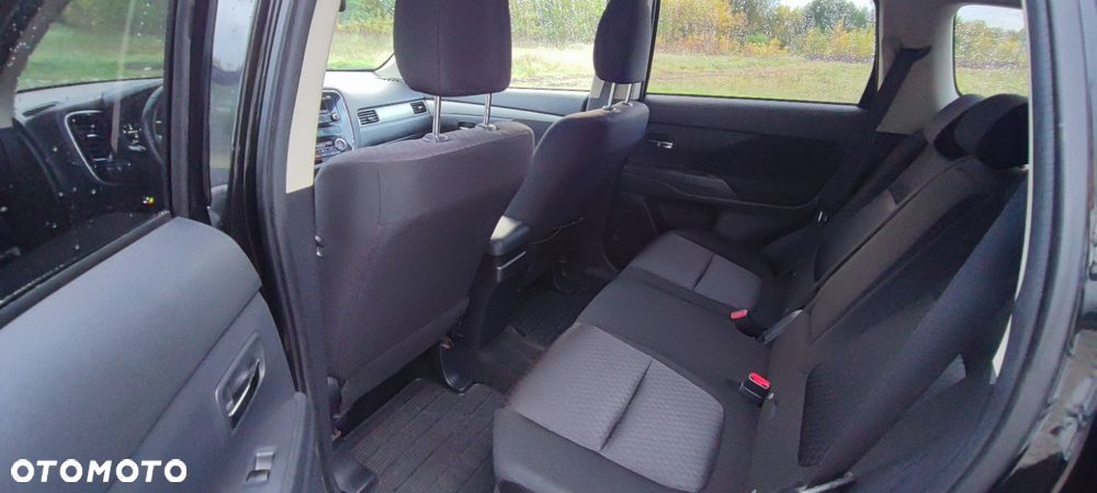 Mitsubishi Outlander 2.0 Intense CVT - 17