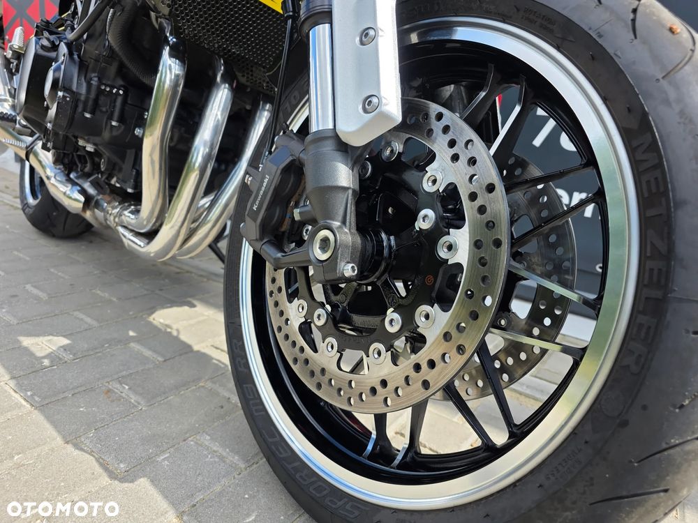 Kawasaki Z 900 RS - 14