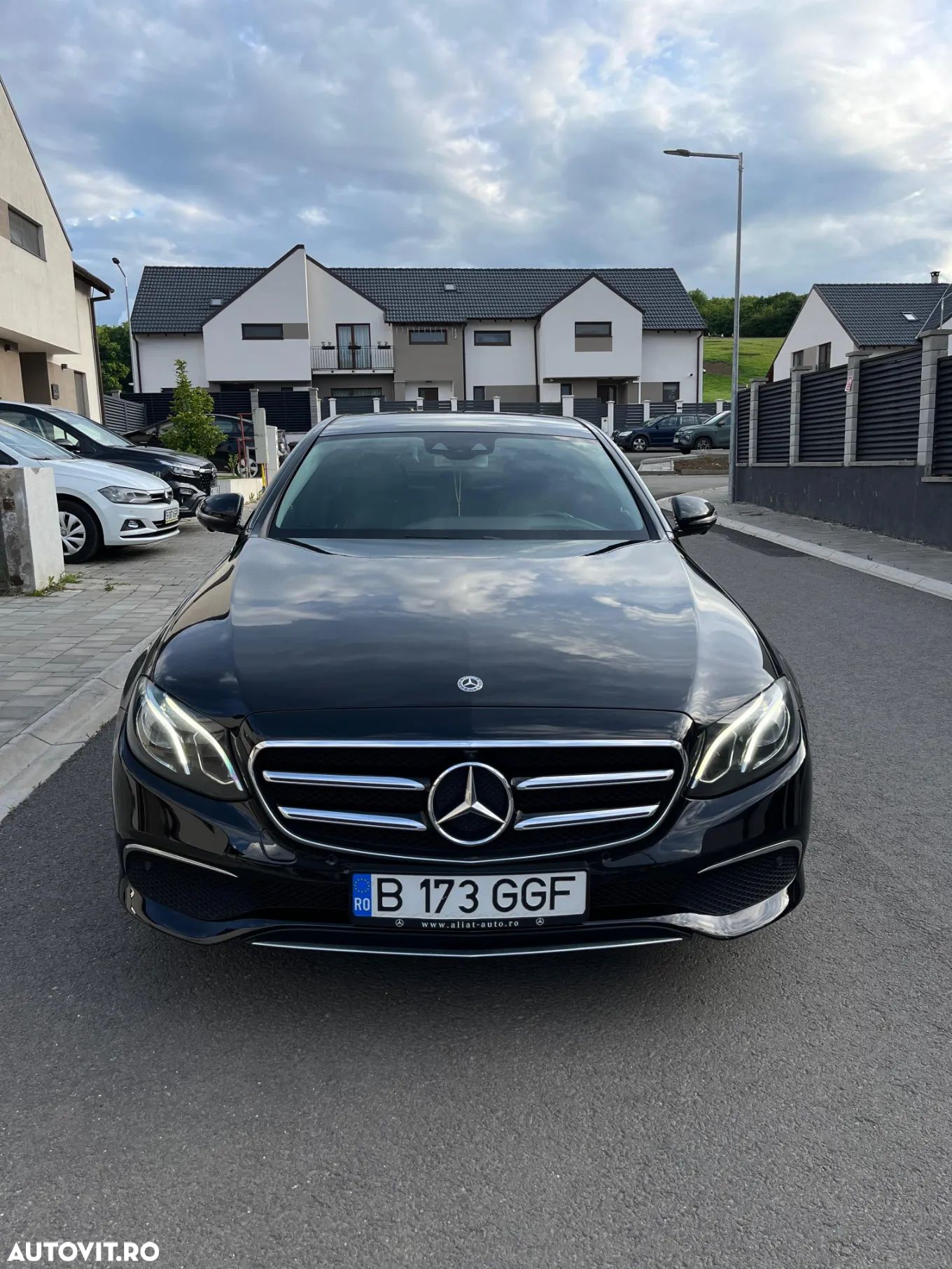 Mercedes-Benz E 220 d T 9G-TRONIC Avantgarde - 1