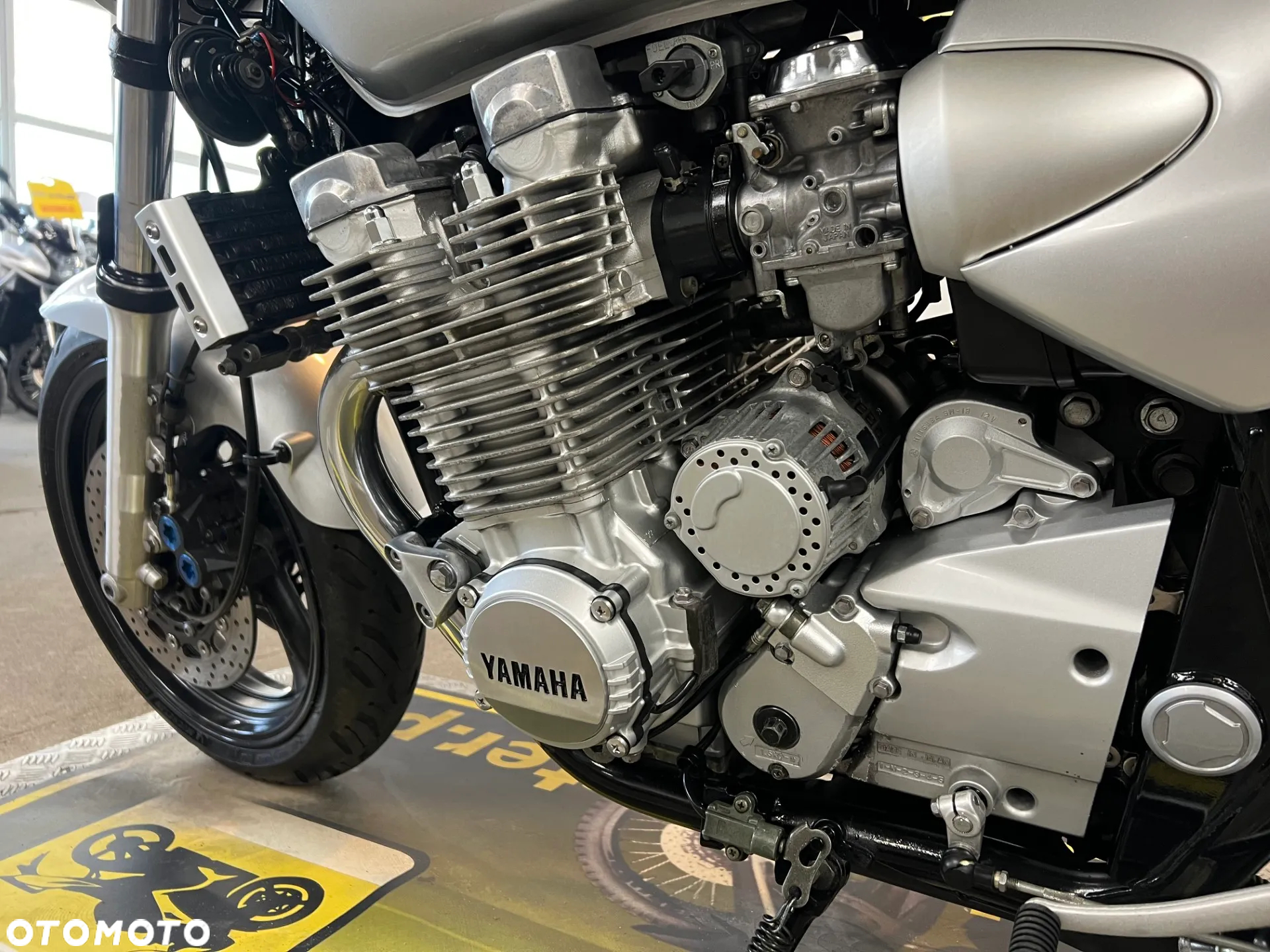 Yamaha XJR - 25