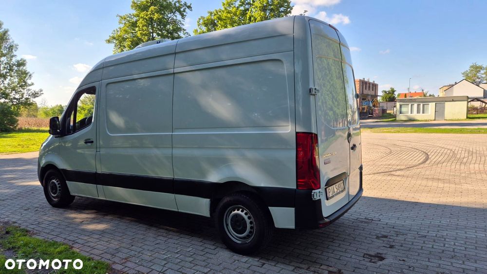 Mercedes-Benz Sprinter - 12