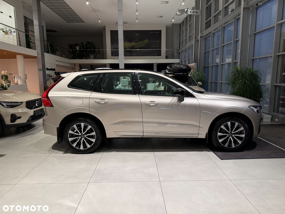 Volvo XC 60 B5 B AWD Plus Dark - 4